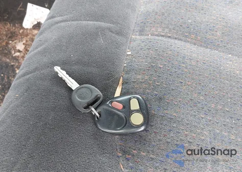 2001 Chevrolet Silverado 1500 Ls z USA, uszkodzony, nr VIN 2GCEC19T511144617